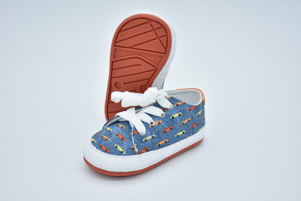 Tenis Infantil Mirruña En Textil Azul Con Impresión De Autos/carros Con Agujetas