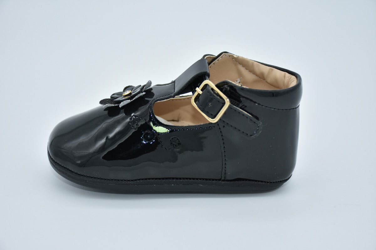 Media Botita Mirruña Con Evilla En Charol Negro Y Flores