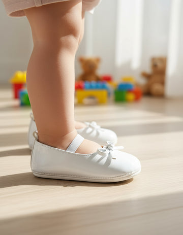 Ballerina Infantil Mirruña En Charol Blanco Con Moño