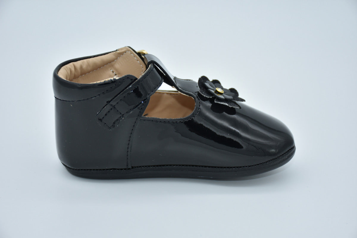 Media Botita Mirruña Con Evilla En Charol Negro Y Flores