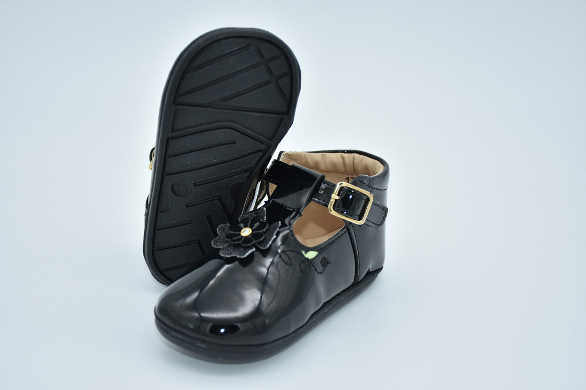 Media Botita Mirruña Con Evilla En Charol Negro Y Flores