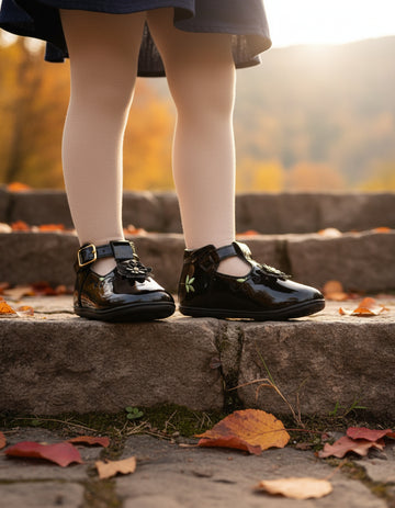 Media Botita Mirruña Con Evilla En Charol Negro Y Flores